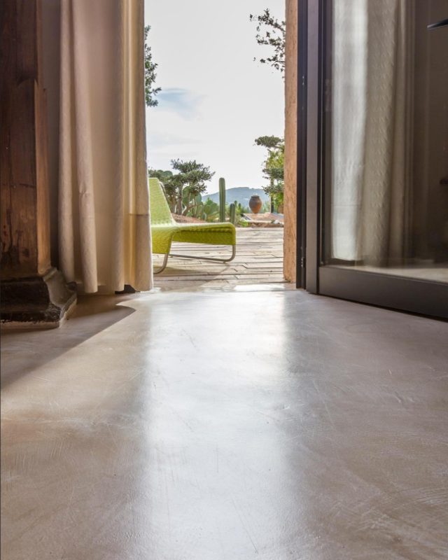 Mortex surface showcasing its seamless, mineral texture.
